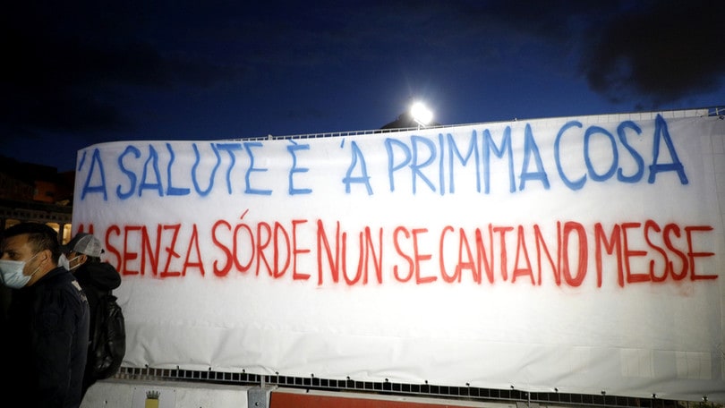 Napoli scende in piazza: proteste contro il nuovo Dpcm