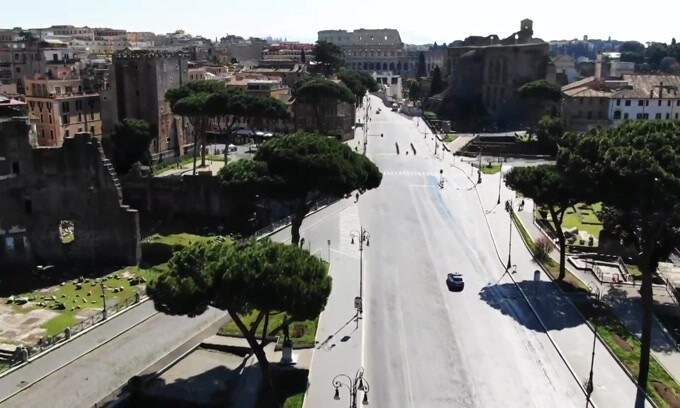 L'omaggio della Polizia alla grandezza e alla memoria di Gigi Proietti