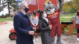 Roma Cares, la Raggi e Fienga a San Basilio per distribuire mascherine ai bambini