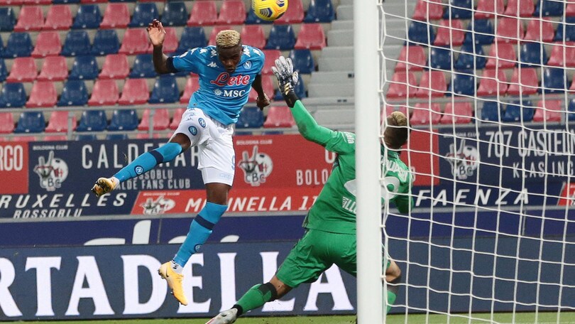 Lozano illumina, Osimhen segna: Napoli show a Bologna