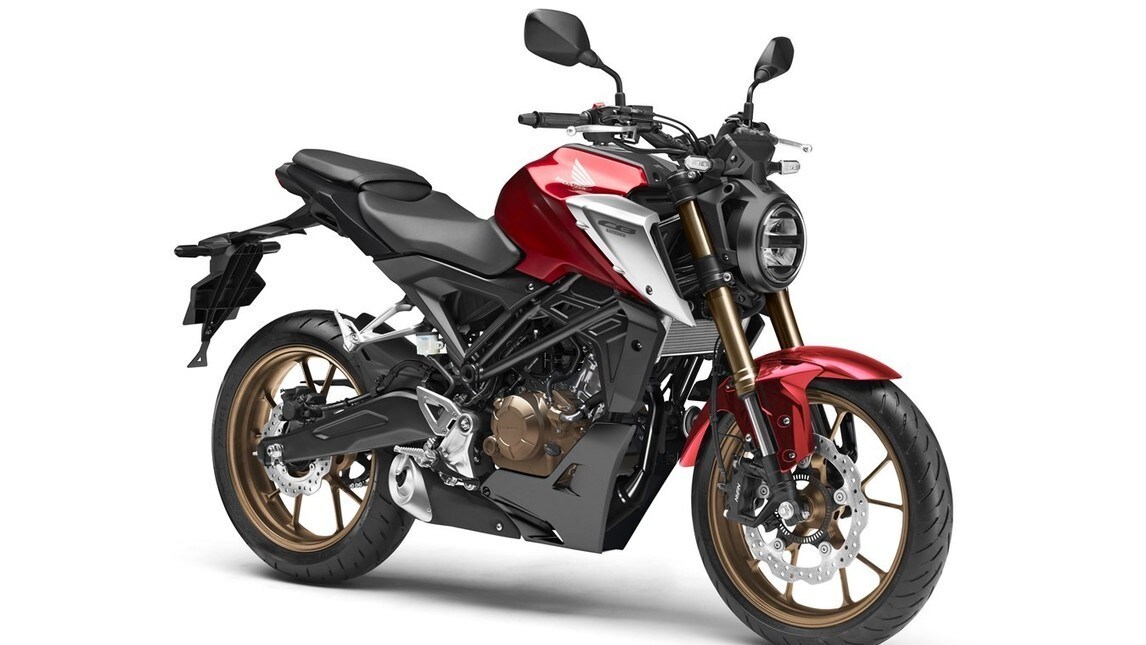 Honda CB125R si propone come mezzo su cui apprendere la grammatica fondamentale delle due ruote, senza rinunciare al piacere di possedere un oggetto bello e gratificante. Ecco la naked dedicata ai giovanissimi che vogliono intraprendere la carriera motociclistica 

