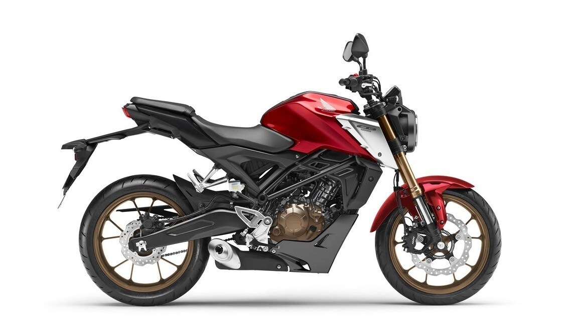 Honda CB125R si propone come mezzo su cui apprendere la grammatica fondamentale delle due ruote, senza rinunciare al piacere di possedere un oggetto bello e gratificante. Ecco la naked dedicata ai giovanissimi che vogliono intraprendere la carriera motociclistica 

