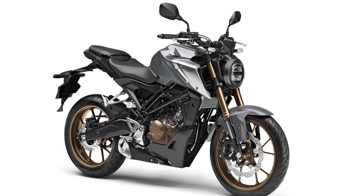 Honda CB125R si propone come mezzo su cui apprendere la grammatica fondamentale delle due ruote, senza rinunciare al piacere di possedere un oggetto bello e gratificante. Ecco la naked dedicata ai giovanissimi che vogliono intraprendere la carriera motociclistica 

