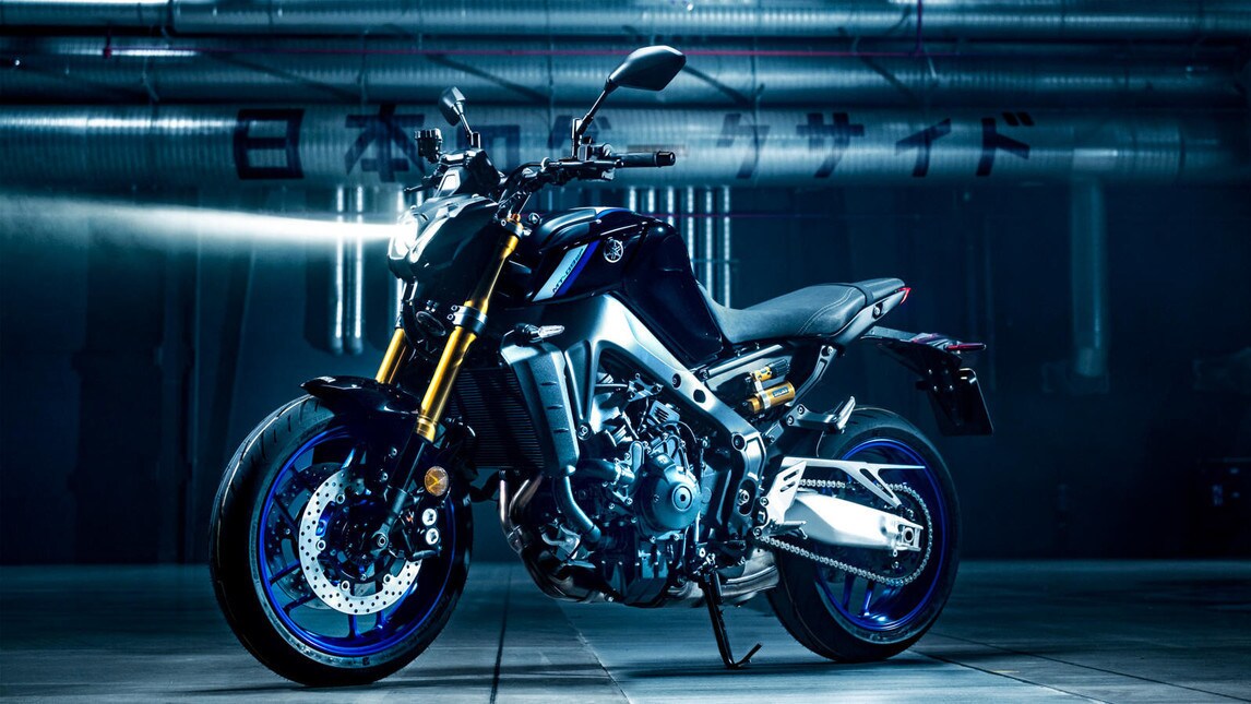 L'evoluzione della versione "standard" viene confermata, aggiungendo ulteriori raffinatezze a livello ciclistico ed elettronico. La naked giapponese adotta una forcella Kayaba, monoammortizzatore Ohlins, il motore ora da 899 eroga 119 CV e il peso in ordine di marcia è di 189 Kg