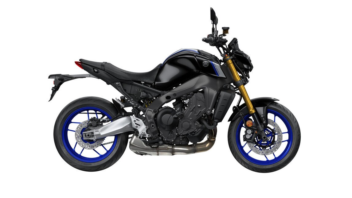 L'evoluzione della versione "standard" viene confermata, aggiungendo ulteriori raffinatezze a livello ciclistico ed elettronico. La naked giapponese adotta una forcella Kayaba, monoammortizzatore Ohlins, il motore ora da 899 eroga 119 CV e il peso in ordine di marcia è di 189 Kg