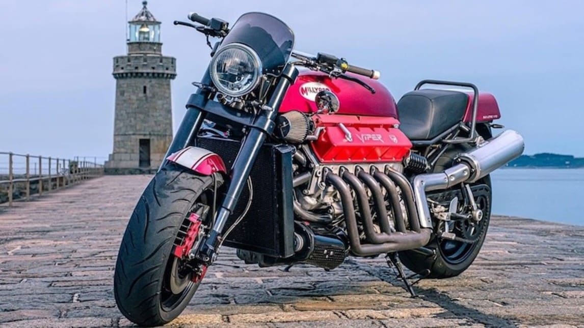 Questa mastodontica creatura nasce da un'idea del costruttore britannico Allen Millyard che è partito da un motore di una Dodge Viper del 1995 e ha aggiunto pezzi di altre moto e tanta follia
