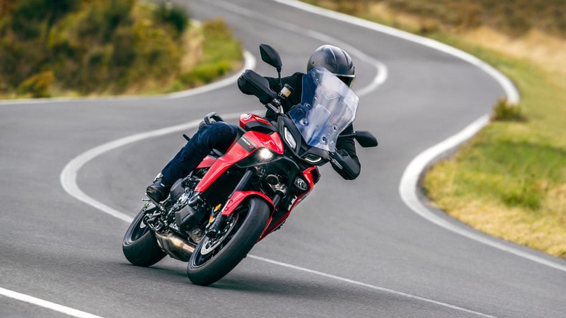 Yamaha Tracer 9, la crossover si aggiorna: motore euro 5 e nuovo telaio