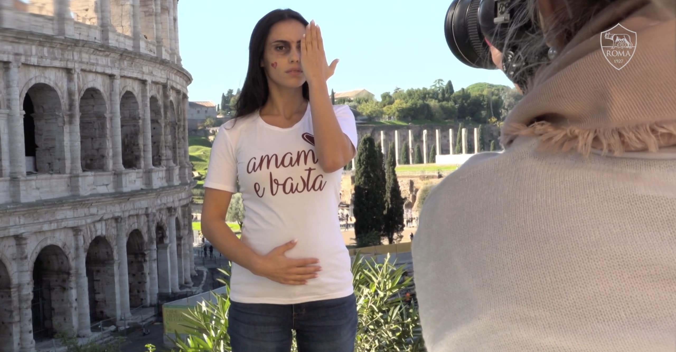 Roma, "Amami e basta": ecco il backstage del calendario delle mogli dei giocatori