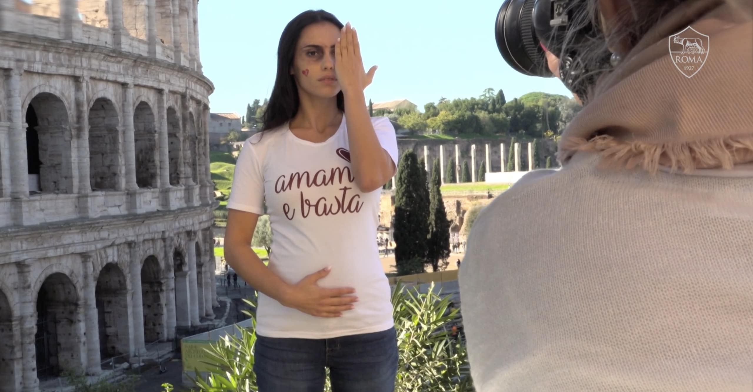 Roma, "Amami e basta": ecco il backstage del calendario delle mogli dei giocatori