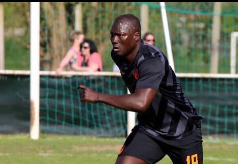 Pape Bouba Diop è morto. Il mondo del calcio lo ricorda