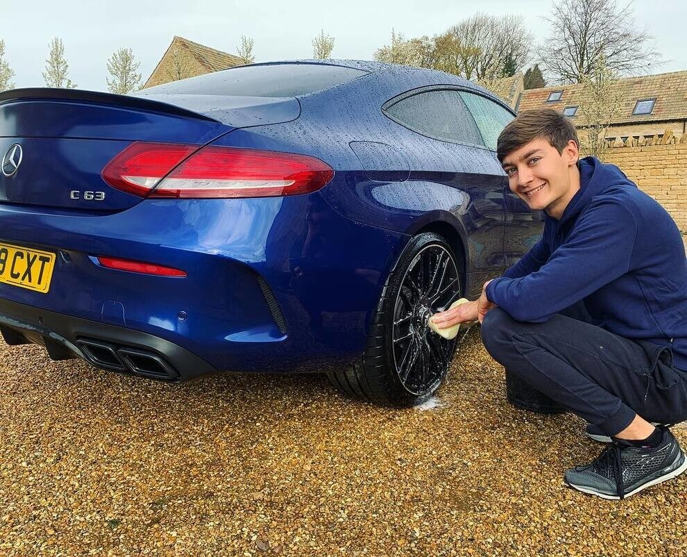 George Russell e le sue Mercedes: le immagini