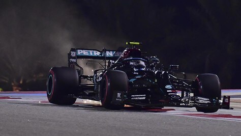 Gp Sakhir, pole di Bottas davanti a Russell: Leclerc super, è quarto