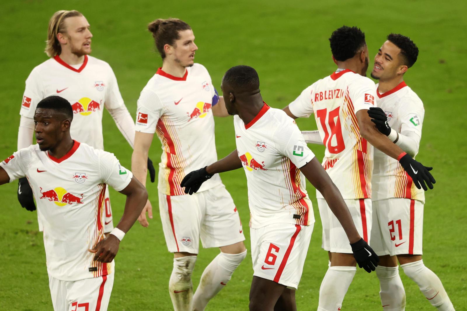Pari show tra Bayern e Lipsia: Kluivert in gol. Borussia Dortmund, un punto senza Haaland