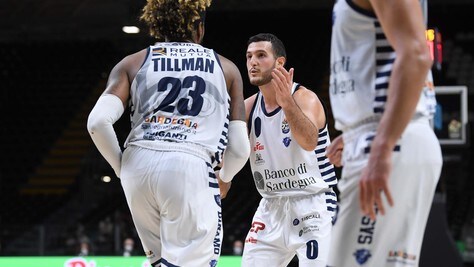 Sassari è perfetta contro la Virtus, Brindisi stende Cantù. Milano vince ancora
