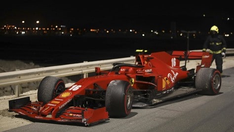 Ferrari, penalità per Leclerc: tre posizioni in meno in griglia ad Abu Dhabi
