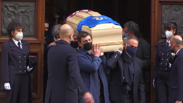 Paolo Rossi: la maglia azzurra sul feretro, le lacrime di Baggio e dei compagni