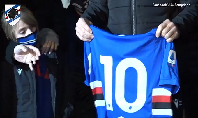 Quagliarella e la Sampdoria omaggiano Maradona