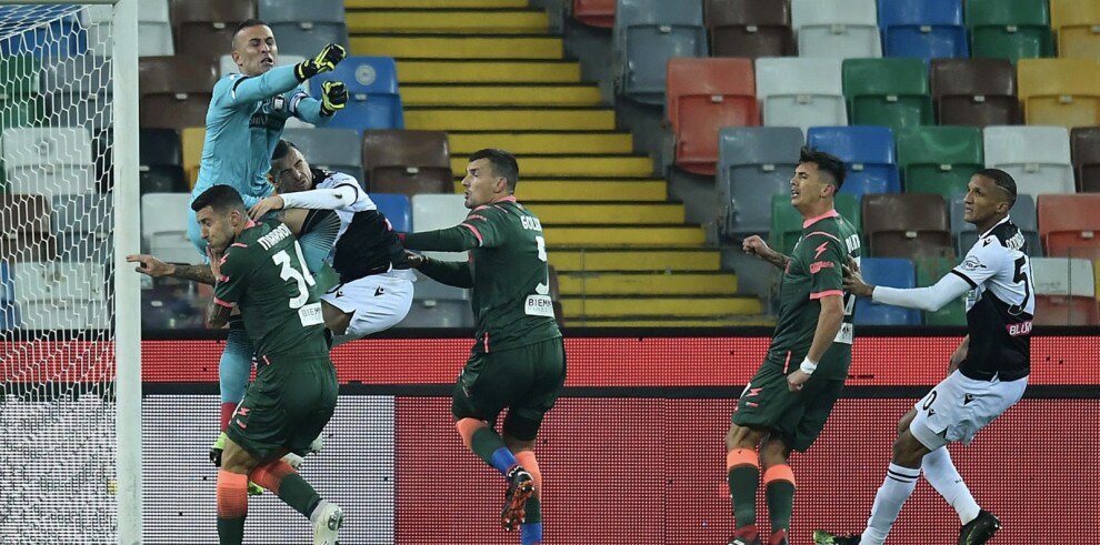 Udinese-Crotone 0-0: Cordaz para di tutto, punto prezioso per Stroppa