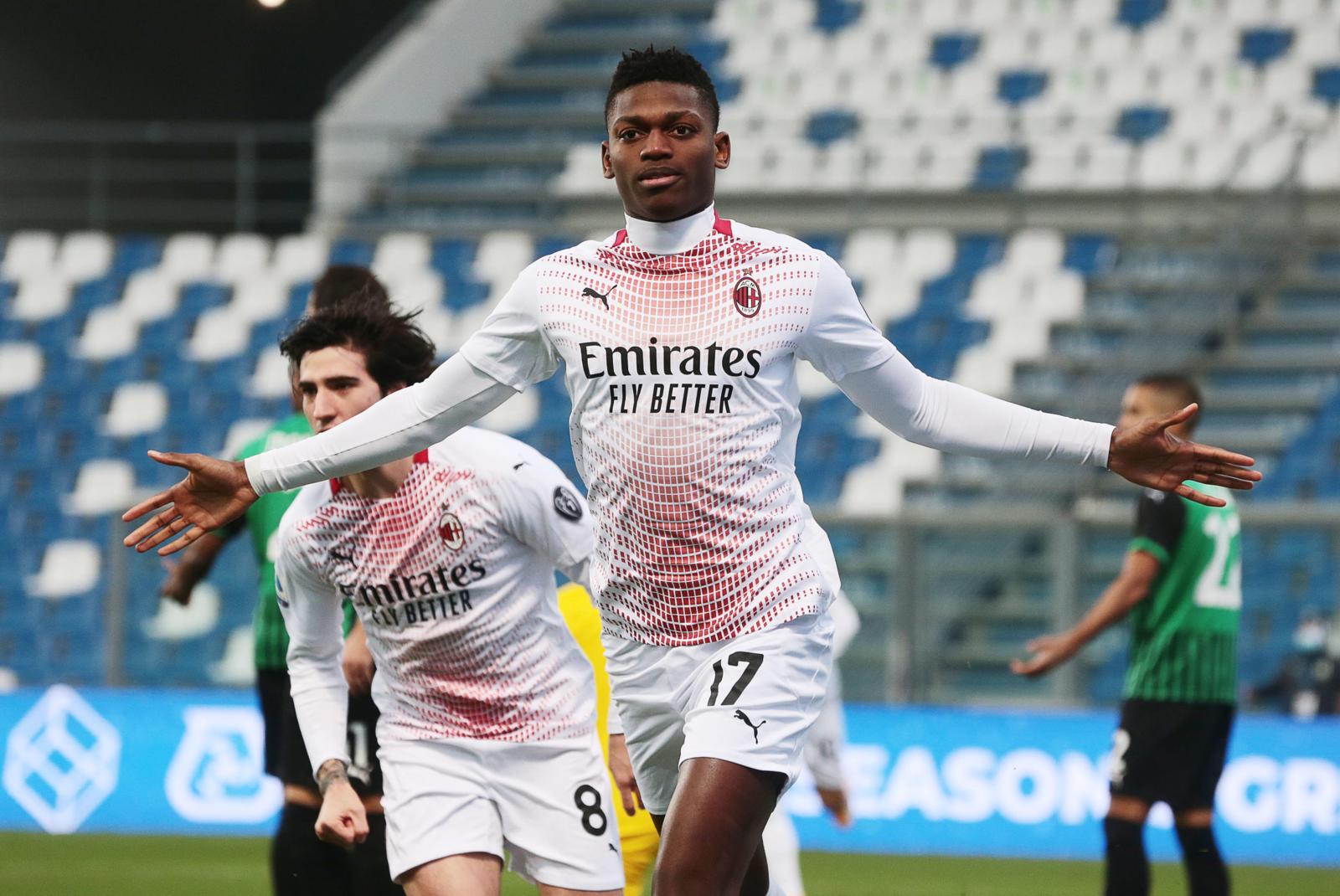 Leao da record! Il Milan supera il Sassuolo e mantiene la vetta