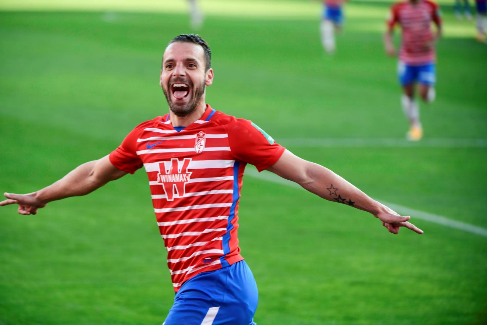 Liga, il Granada aggancia il Barcellona: piegato il Betis