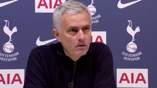 Lo spogliatoio sembra un porcile, Mou: "Chiedete alle autorità sanitarie, non a me..."