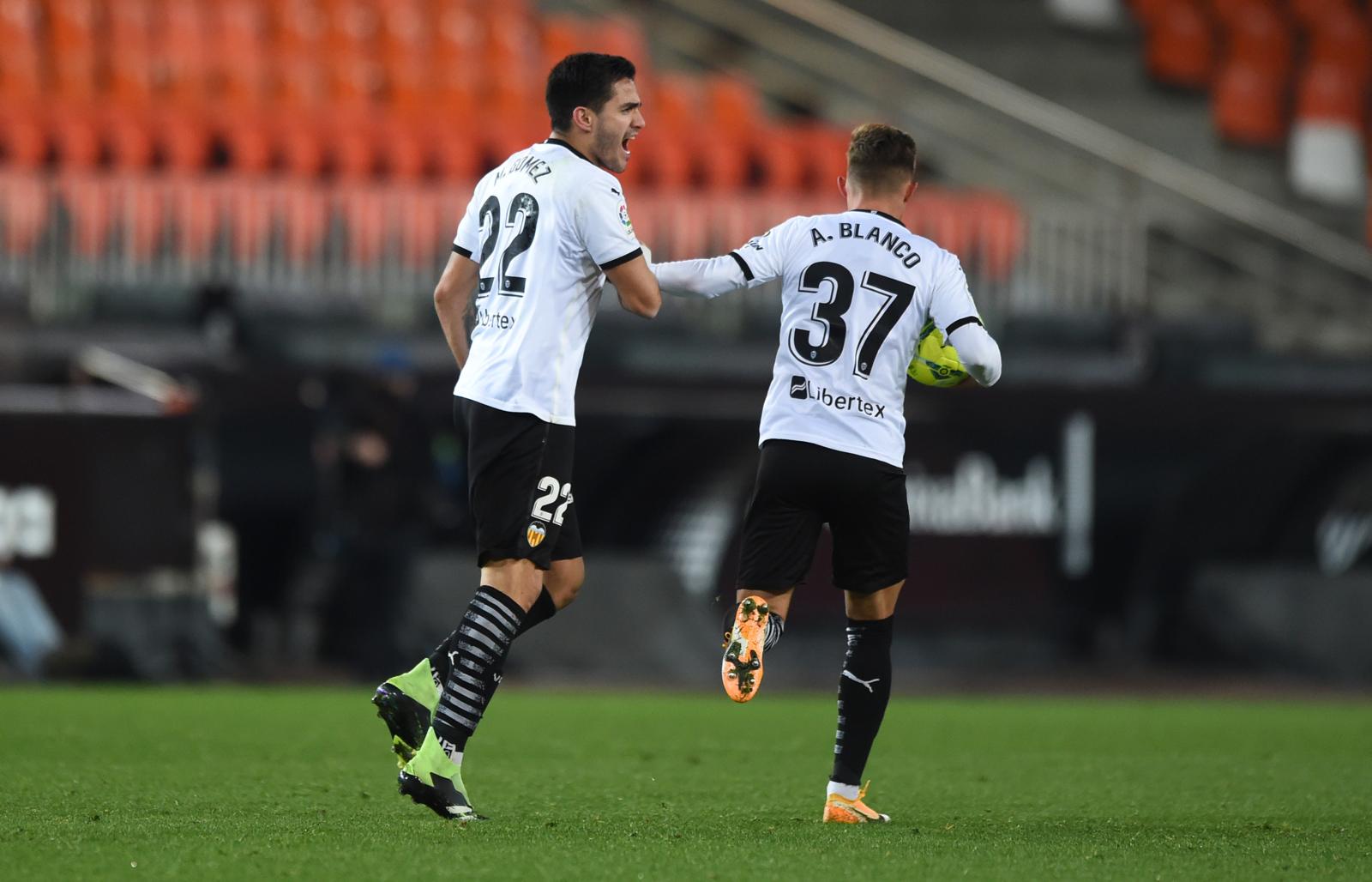 Liga, Maxi Gomez salva il Valencia: 1-1 col Cadice