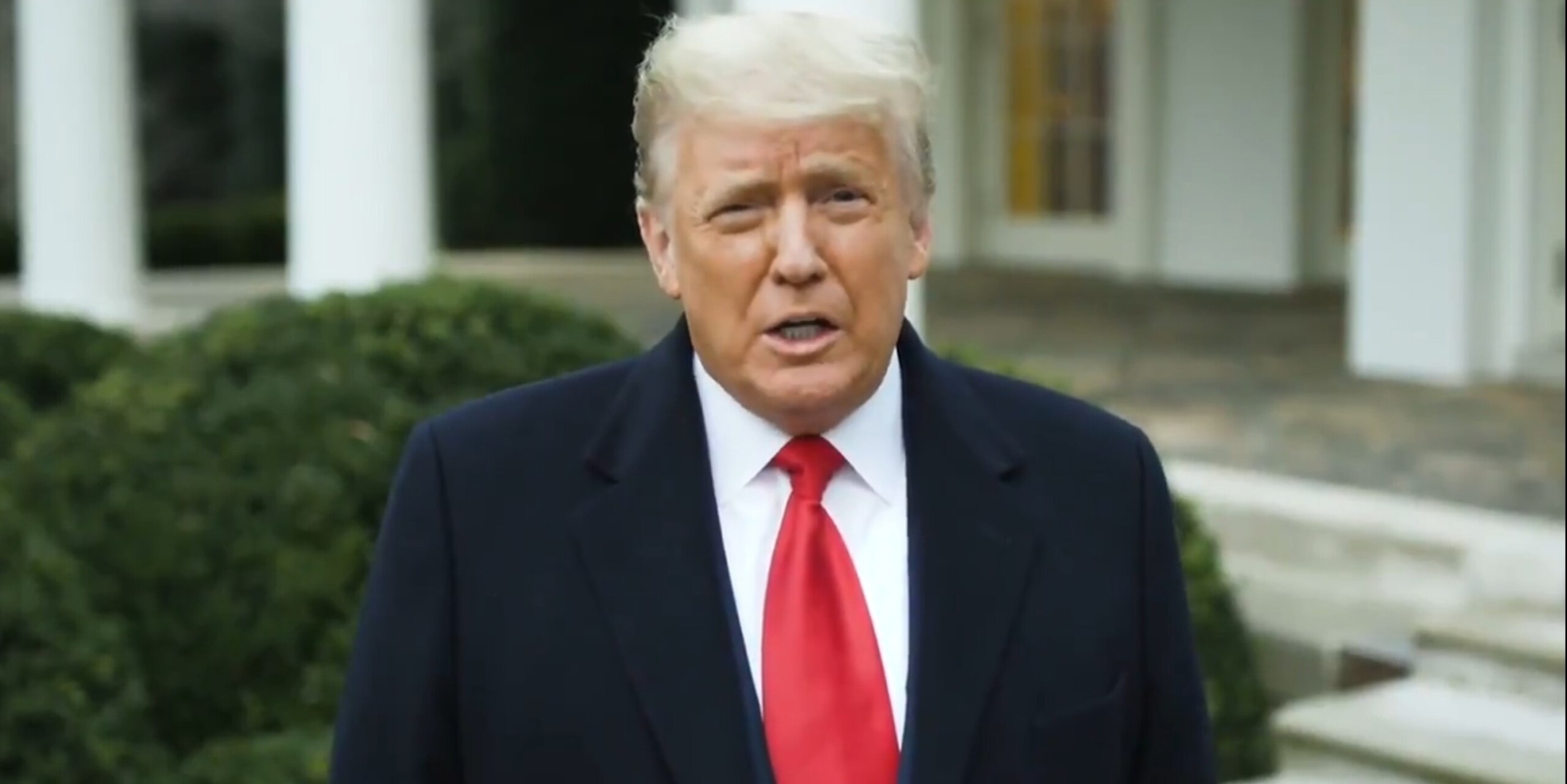011801816 bd13eaed ee2f 4480 aec2 c09e4b85bf69 - Usa, Twitter sospende permanentemente l'account di Trump 011801816 bd13eaed ee2f 4480 aec2 c09e4b85bf69 - Usa, Twitter sospende permanentemente l'account di Trump
