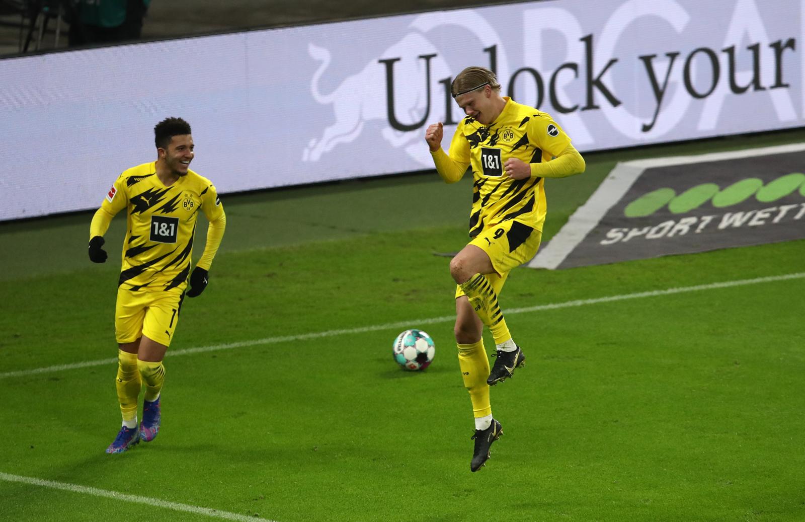 Lipsia fermato dal Dortmund: il Bayern resta in vetta. Schick salva il Leverkusen