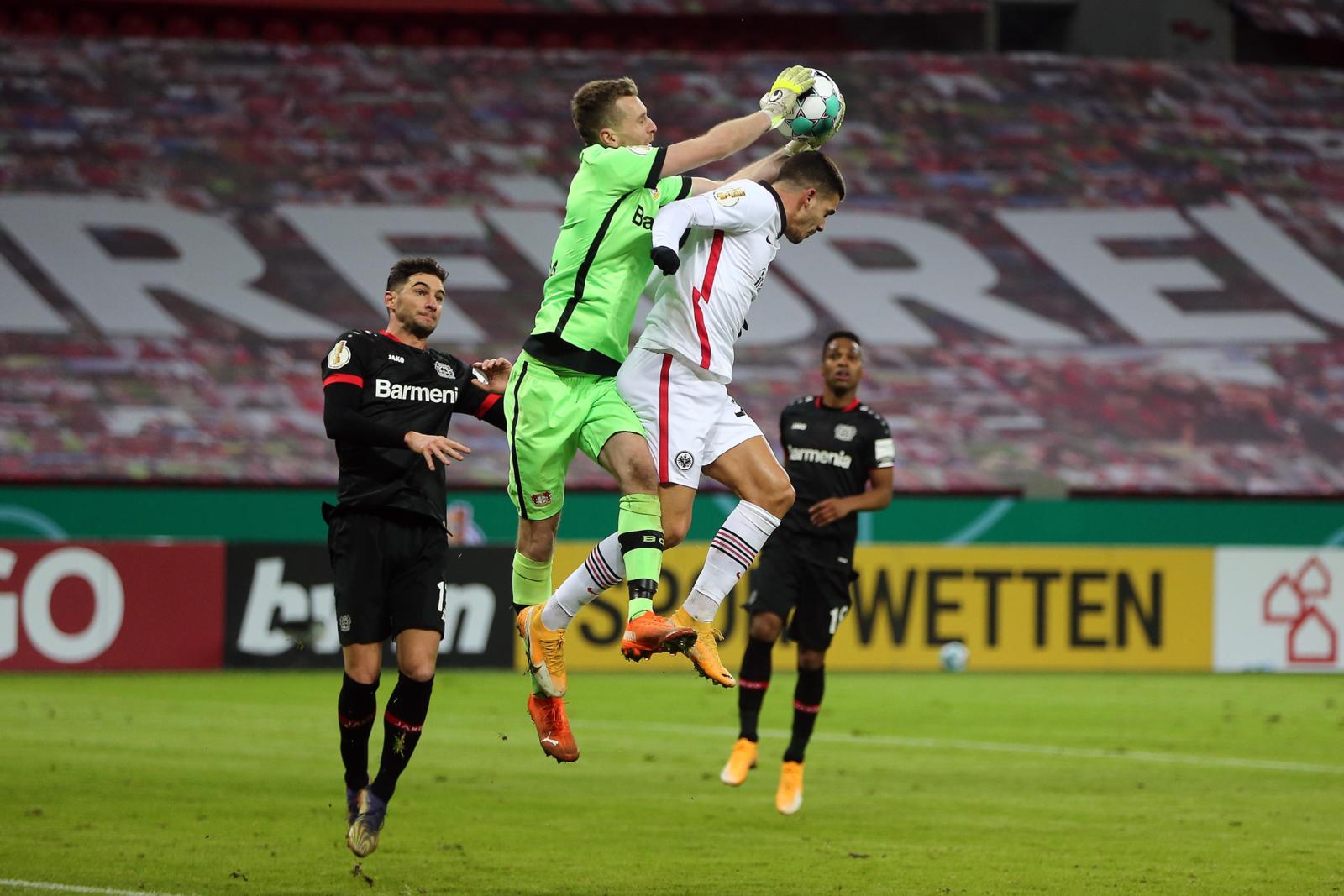 André Silva ispira, ma Eintracht ko: Bayer agli ottavi di Coppa Germania