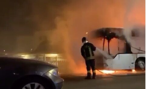 Roma, autobus Atac della linea 916 in fiamme