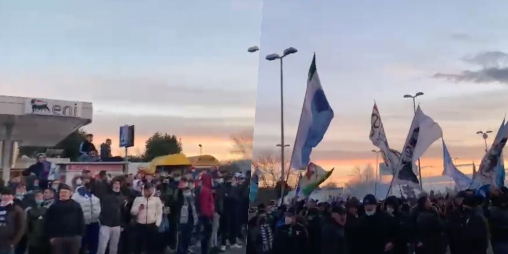Lazio, i tifosi cantano a Formello prima del derby