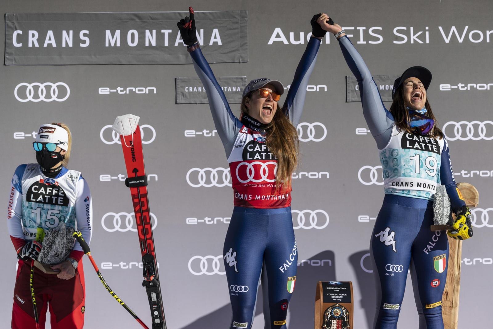 Sofia Goggia da impazzire! Primo posto e festa sul podio con la Curtoni