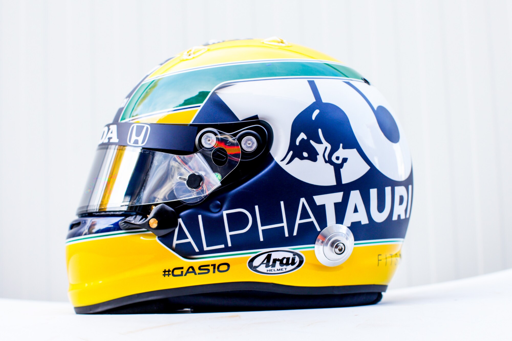 F1, Gasly dona il casco di Imola alla fondazione di Ayrton Senna