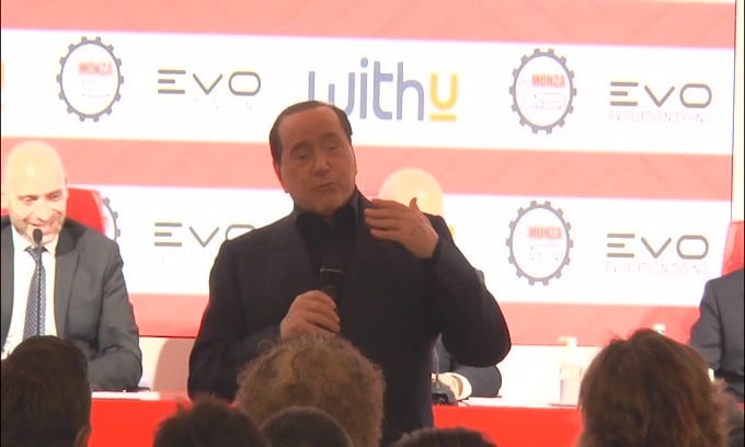 Berlusconi stuzzica Boateng: "Se non sbaglia i rigori andiamo in A"