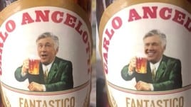 Ancelotti batte il Liverpool: il web lo omaggia così