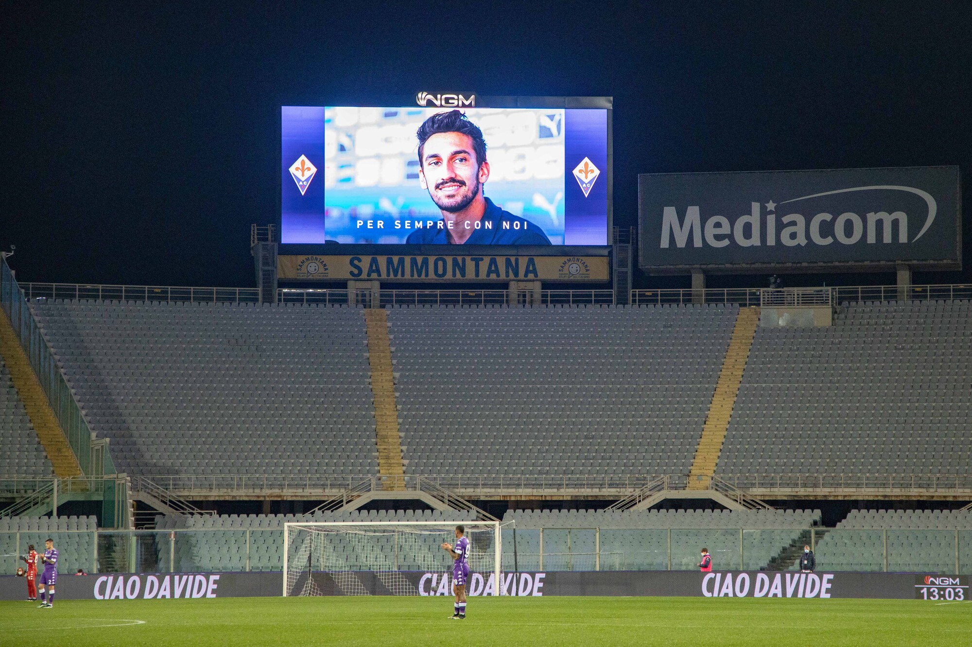 Astori, al 13' il ricordo commosso di Fiorentina-Roma