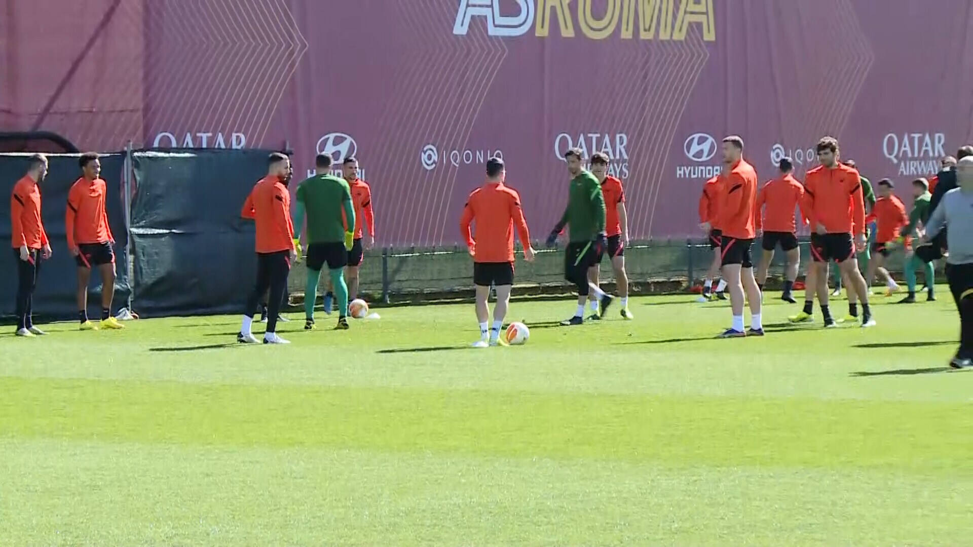 Roma, allenamento pre Shakhtar: Dzeko e Mayoral si divertono col torello
