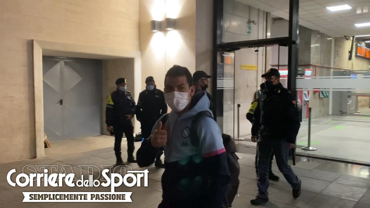 Il Napoli è arrivato nella Capitale: Lozano sorride, è tornato!