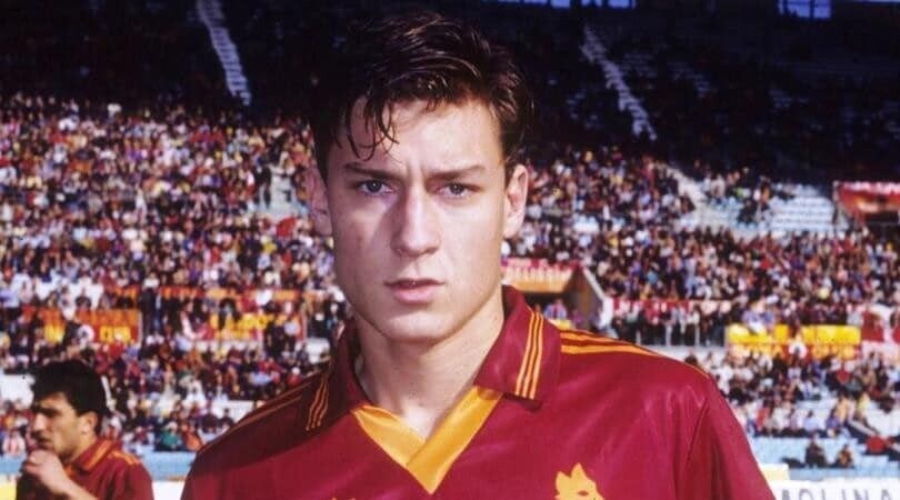 Roma, 28 anni fa l'esordio di Totti. I tifosi: “Un amore senza fine“