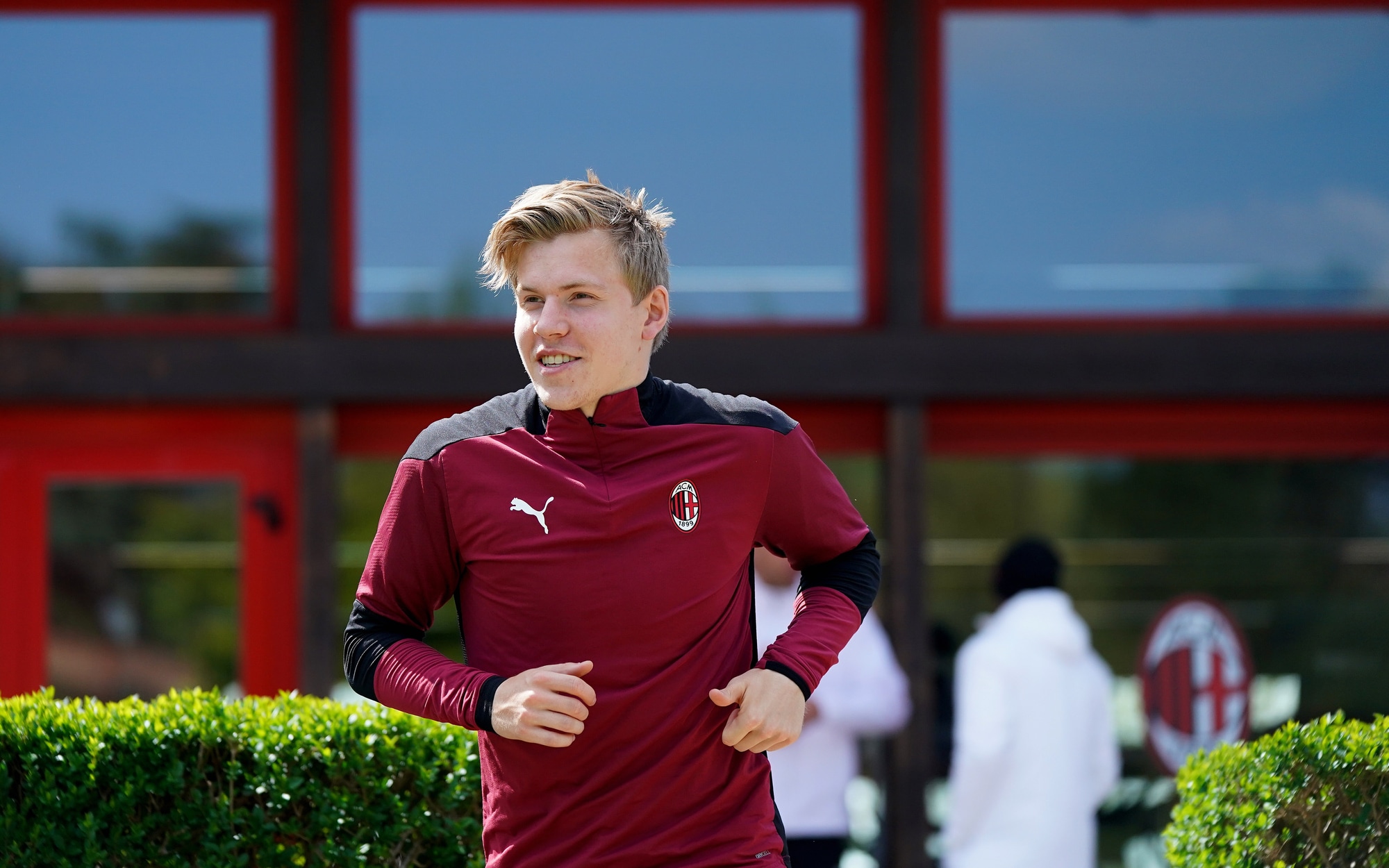 Il Milan cede Hauge all'Eintracht Francoforte: è ufficiale
