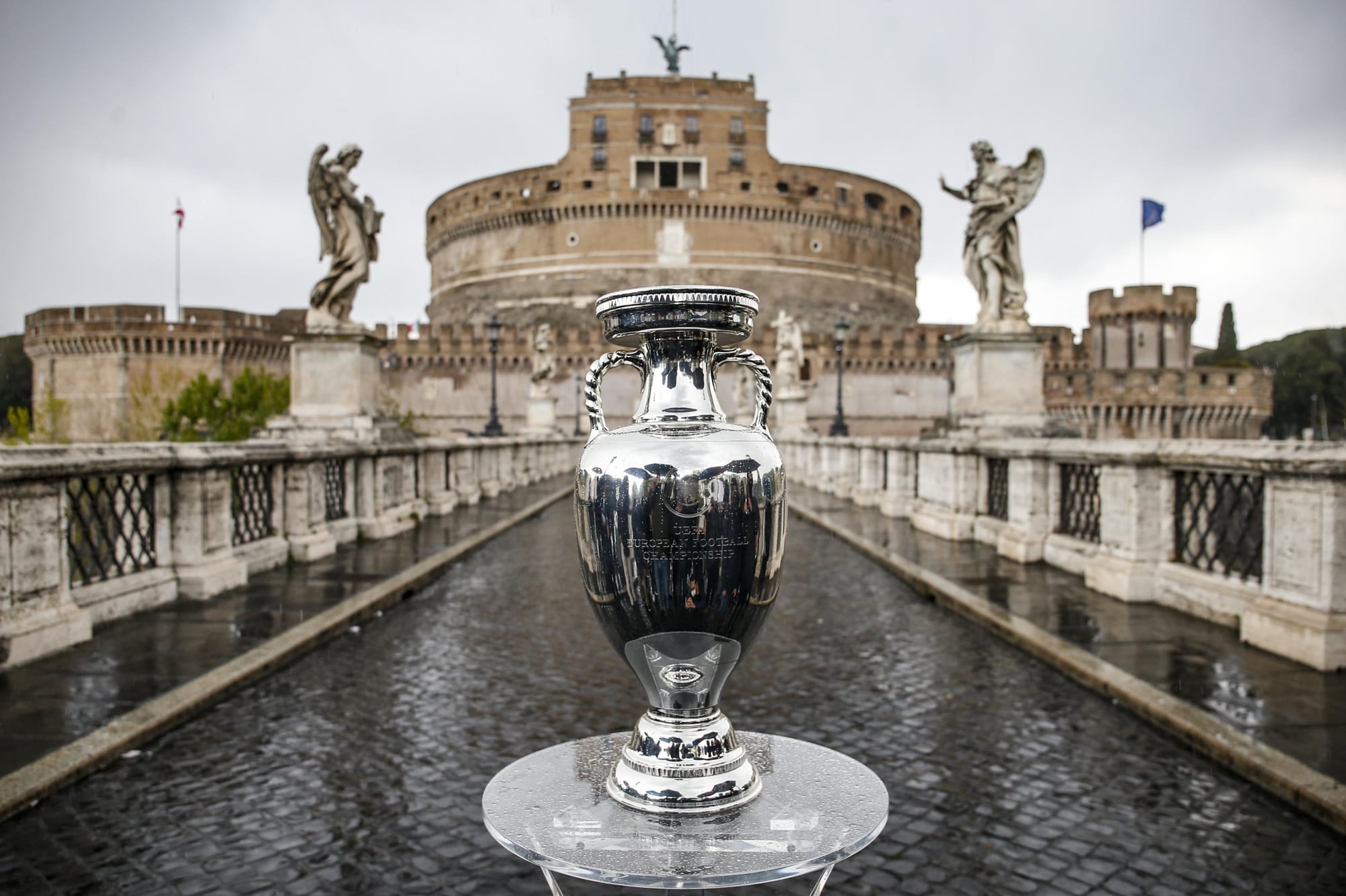 La coppa dell'Europeo a Roma per il Trophy Tour!