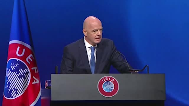 Infantino: "FIFA contro la Superlega, siete dentro o fuori?"