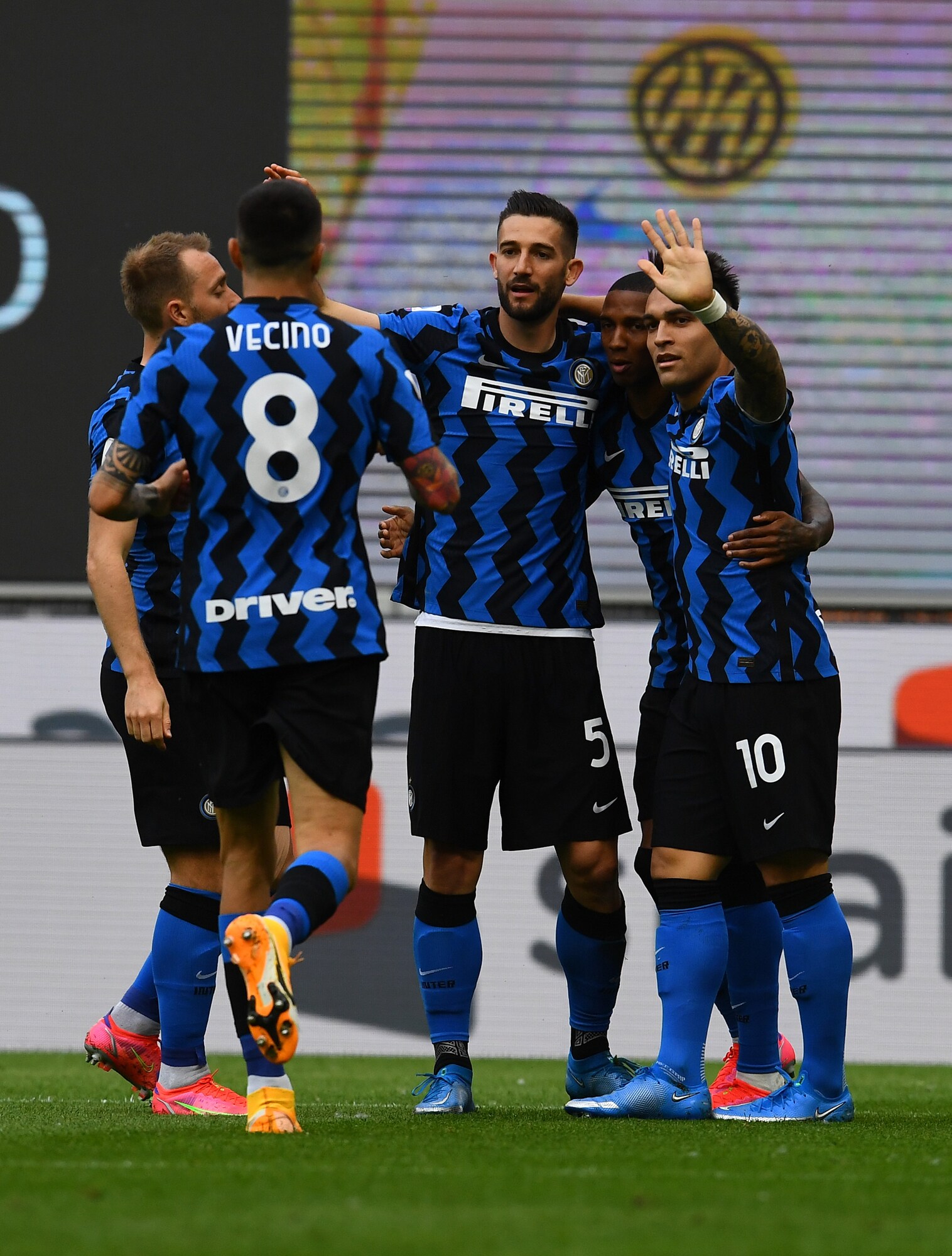 Inter, sfilata d'onore e cinquina alla Sampdoria: super Sanchez!