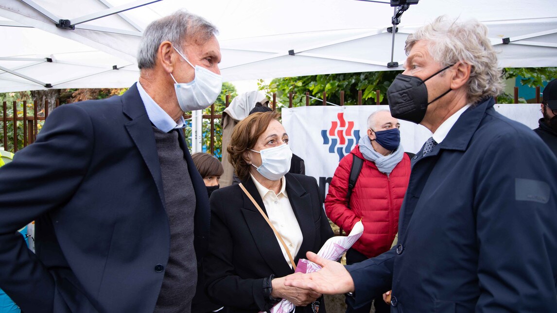 Astori, inaugurato il murales a Firenze: c'è anche Pioli