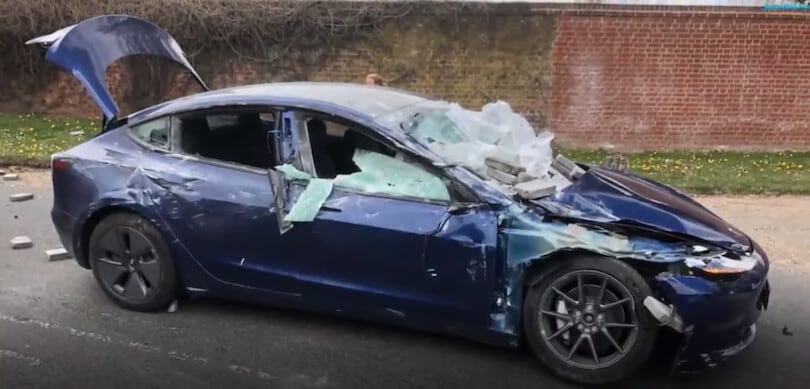 105526991 110d40e5 3091 44e0 aabe 727119c69bde - Tesla, piovono mattoni: grave incidente sfiorato in Gran Bretagna 105526991 110d40e5 3091 44e0 aabe 727119c69bde - Tesla, piovono mattoni: grave incidente sfiorato in Gran Bretagna