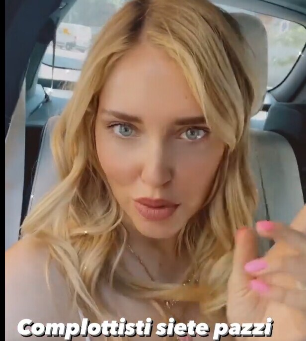 Chiara Ferragni contro i "complottisti"