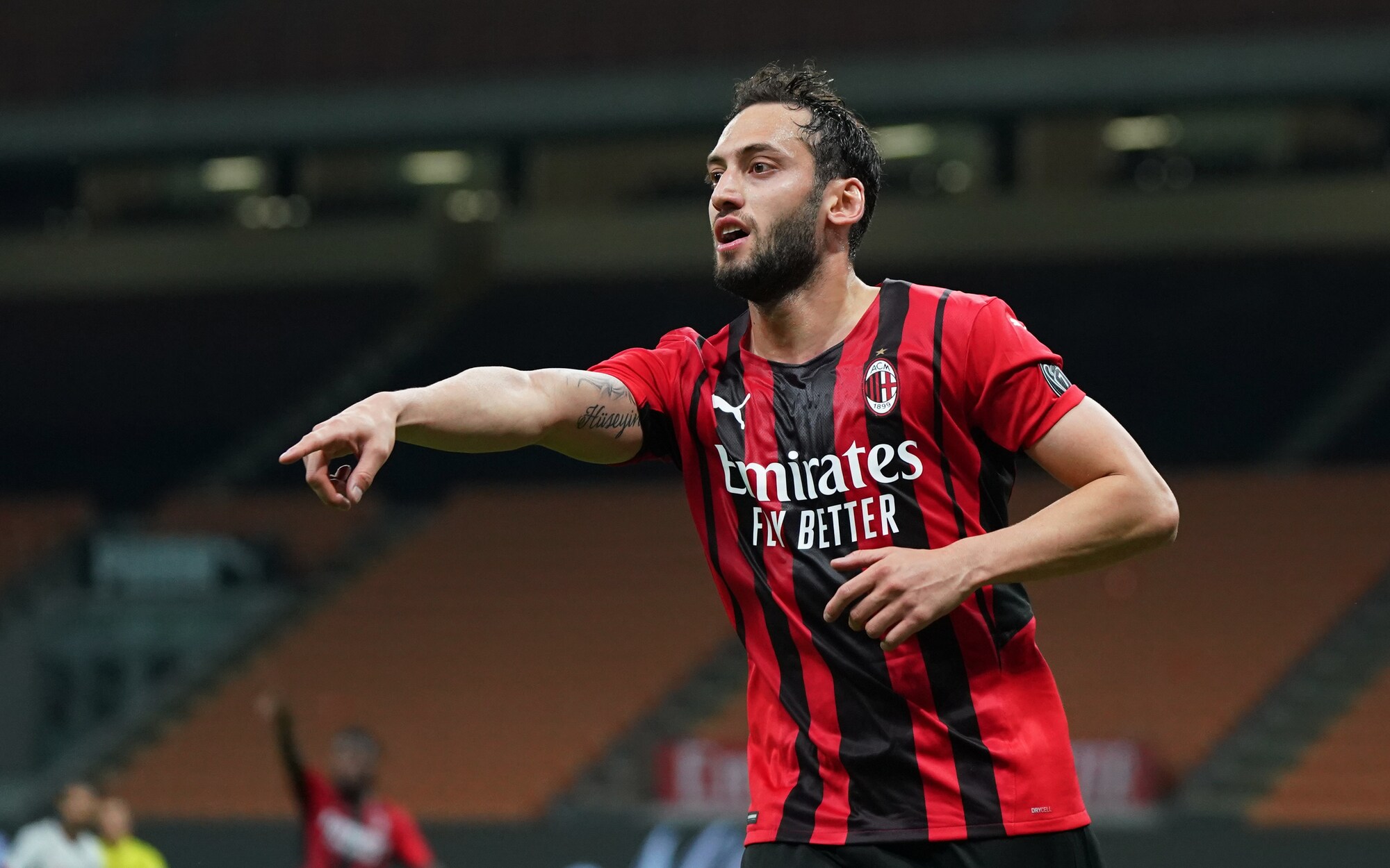Milan, insidia spagnola tra Calhanoglu e De Paul