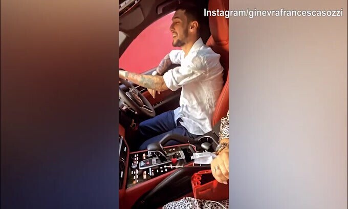 Politano canta: "Sono cotto d'amore"