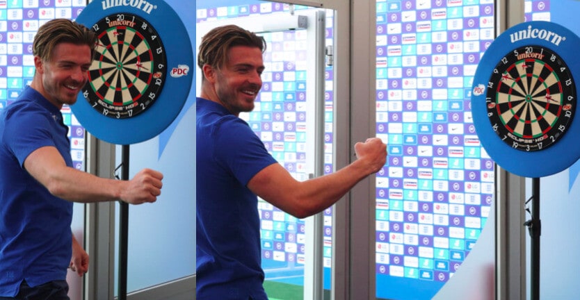 Inghilterra, Grealish gioca a freccette prima della conferenza
