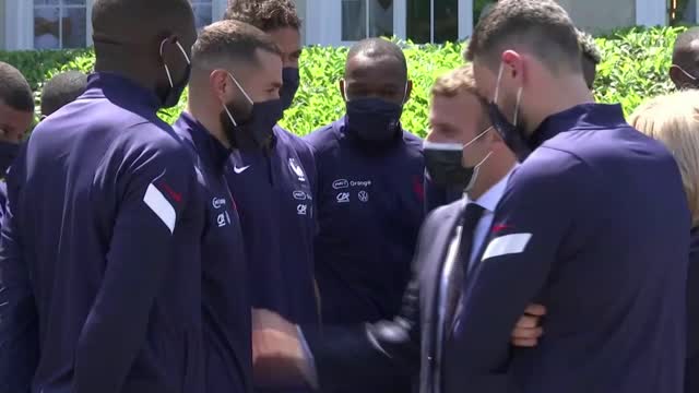 Euro 2020 - Francia, Macron visita la nazionale e parla con Benzema